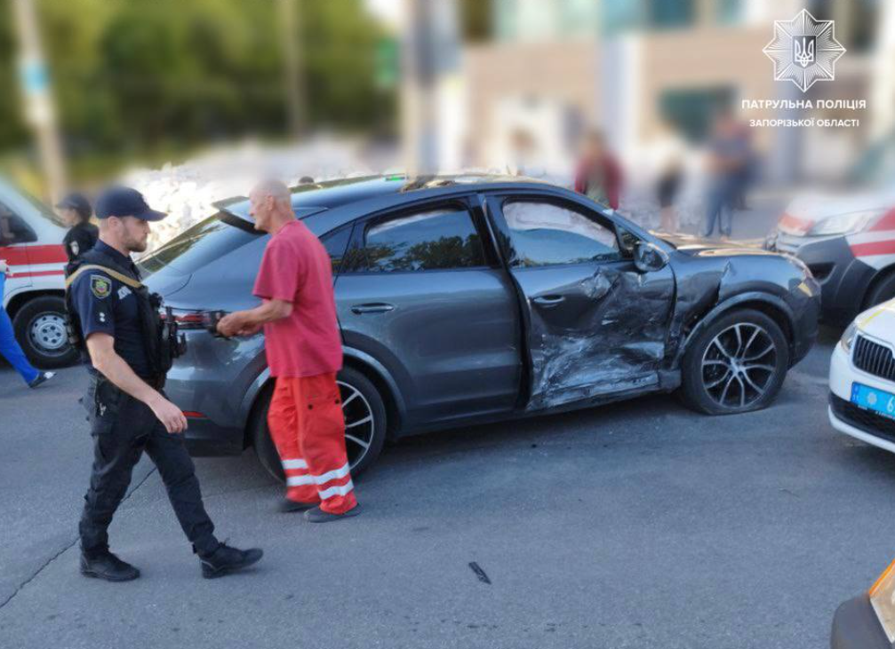 ДТП в центрі Запоріжжя: п’яний водій Porsche протаранив BMW (ФОТО)