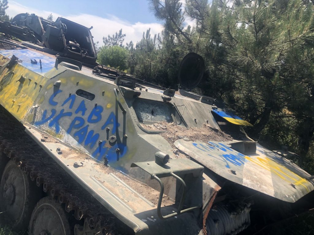 В Приморской ОТГ на памятниках появились патриотичные надписи (ФОТО)