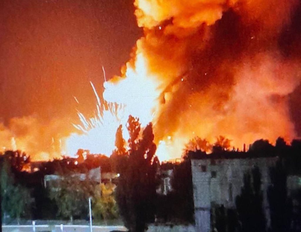 В Новой Каховке взорван огромный склад боеприпасов рф: подробности (ФОТО, ВИДЕО)