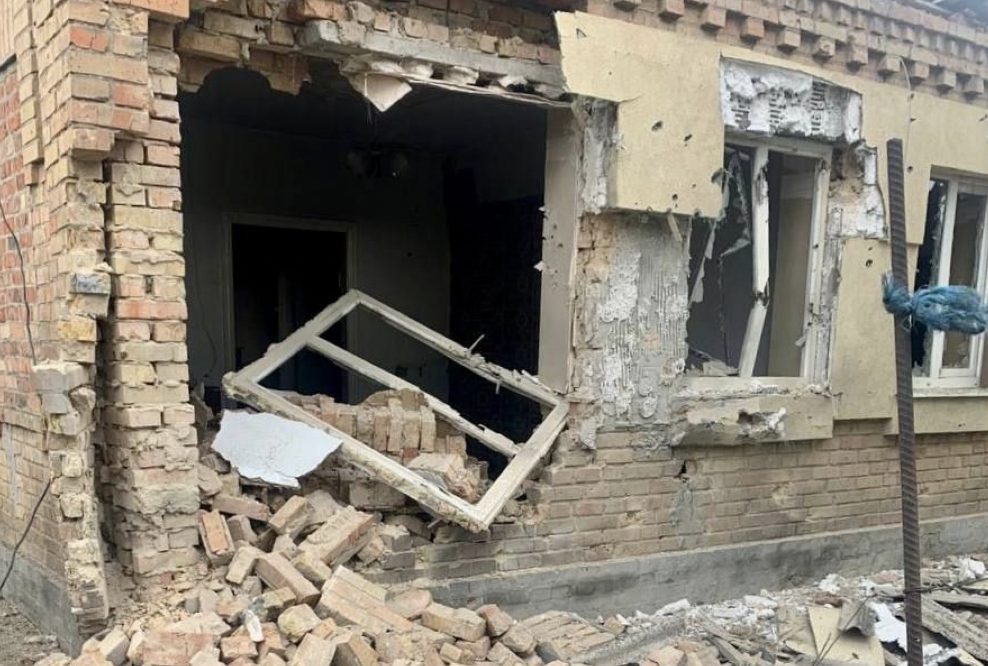 В 50-ти километрах от Запорожья оккупанты обстреляли село: в ЗОВА показали последствия разрушений (ФОТО)