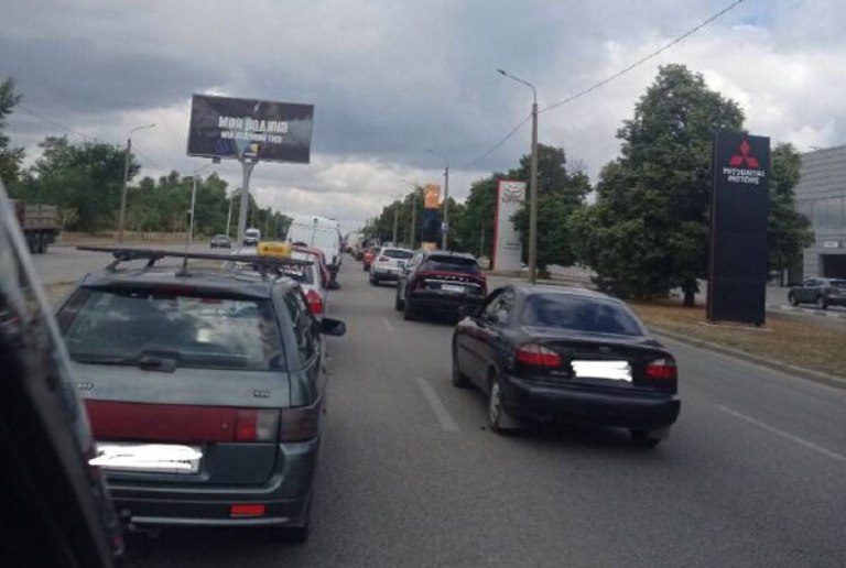 В Запорожье на Набережной большая пробка: проверяли документы (ФОТО)