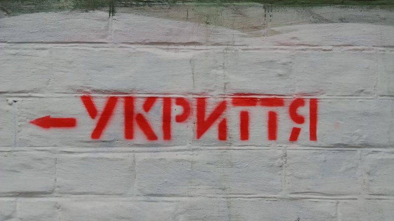 «Було-стало»: у центрі Запоріжжя комунальників змусили навести лад в укритті (ФОТО)