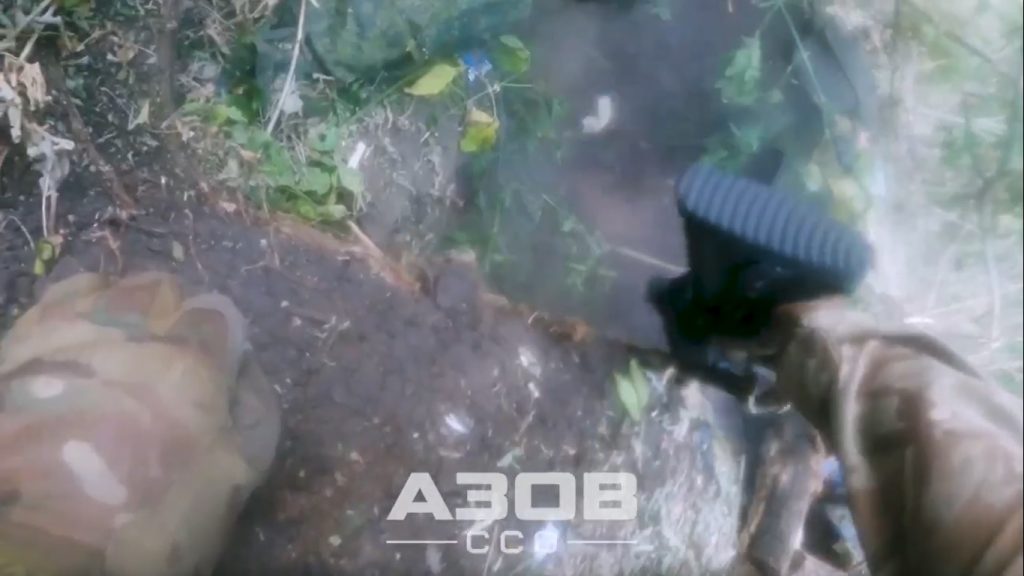 Азовці зачистили опорний пункт окупантів на Запоріжжі: як це виглядало від першої особи (ВІДЕО)