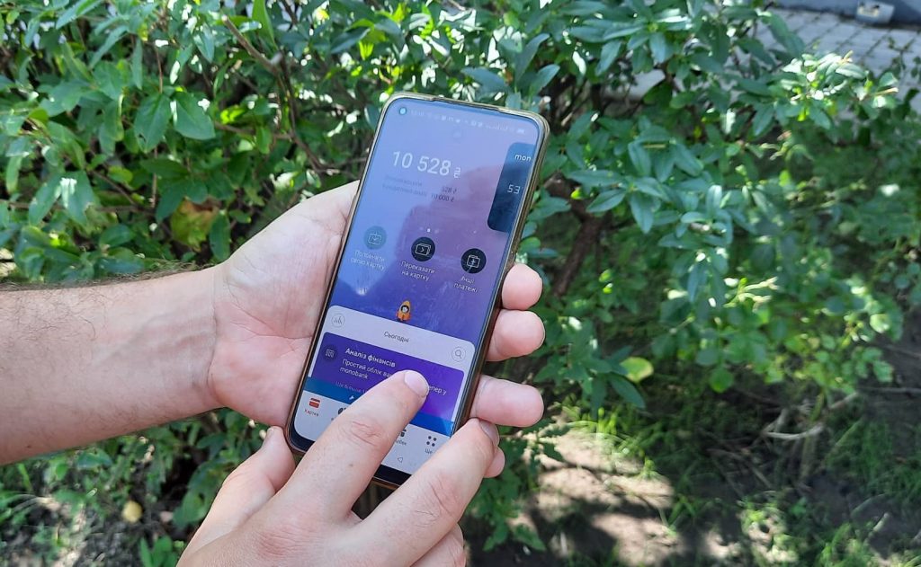 Монобанк підвущує тариф на зняття готівки