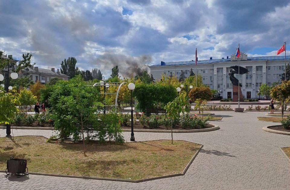 У Бердянську стався вибух, продовжується стрілянина: що відомо (ФОТО, ВІДЕО)