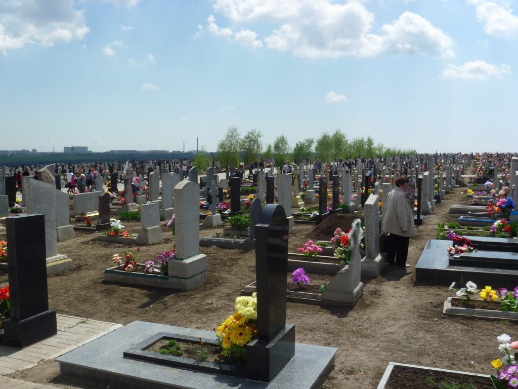 У Запоріжжі жінці призначили матеріальну допомогу на поховання чоловіка, який загинув внаслідок ракетного удару