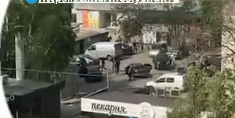 Неизвестные в военной форме устроили стрельбу на запорожском рынке