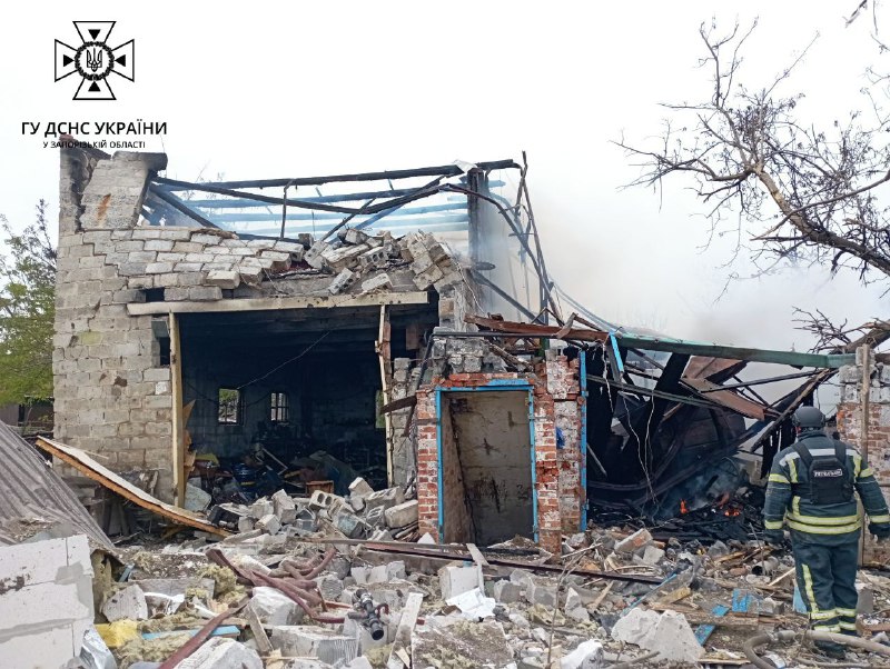 Ворог завдав авіаудару по Оріхову: зруйновано 10 приватних будинків (ФОТО)