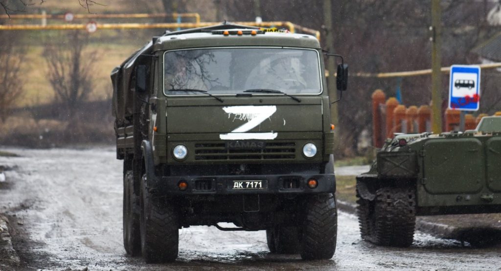 Через Маріуполь та Бердянськ: РФ перекидає війська на Запорізький напрямок (КАРТА)