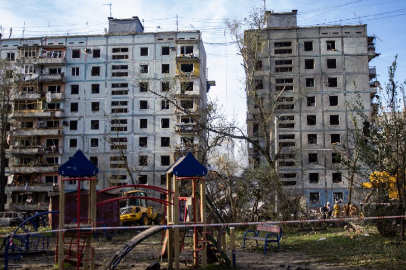 Жителі зруйнованого будинку на Зестафонській отримали перші сертифікати на придбання житла