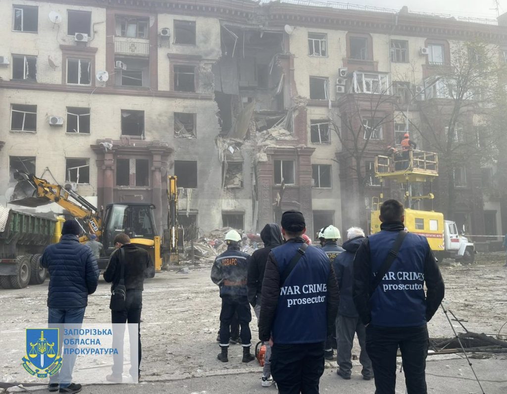 У прокуратурі показали залишки ракети С-300: нею РФ вдарила по будинку Запоріжжя (ФОТО)