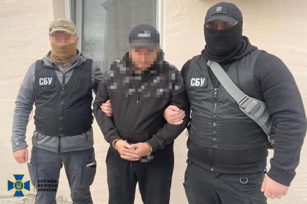 До 7 тисяч доларів за «фейкові» документи: як у Запоріжжі «ділок» за гроші допомагав ухилянтам уникати мобілізації