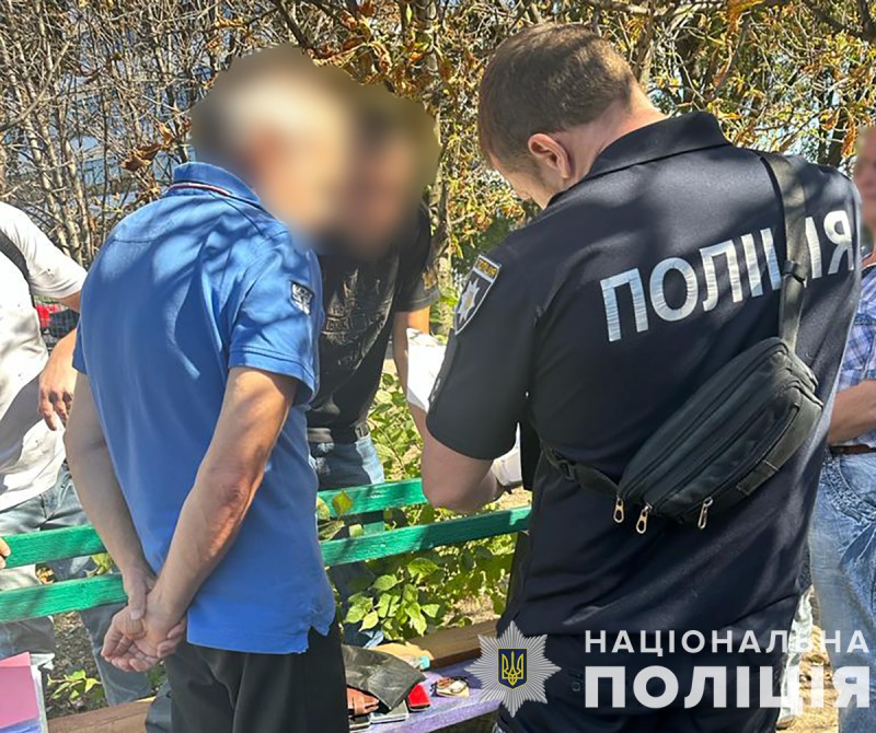 5 тисяч доларів за «вирішення питання» ухилянтів: у Запоріжжі на «гарячому» затримали громадського «діяча» (ФОТО)
