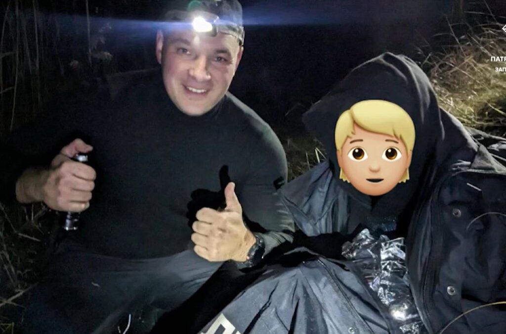 У Запоріжжі патрульні врятували підлітка, який впав у річку й застряг у мулі (ВІДЕО)