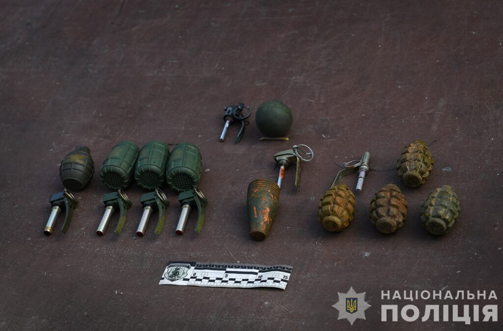 У Запоріжжя поблизу навчального закладу виявили пакунок із гранатами (ФОТО)