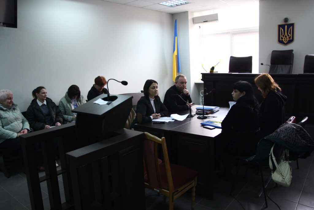 Медиків Токмака залишили без зарплат після окупації: суд не зміг винести рішення (ФОТО)