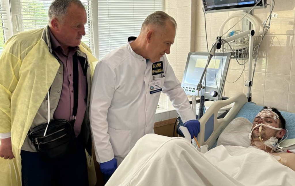 Ворожий дрон біля села Роботине скинув бомбу перед воїном ЗСУ (ФОТО)