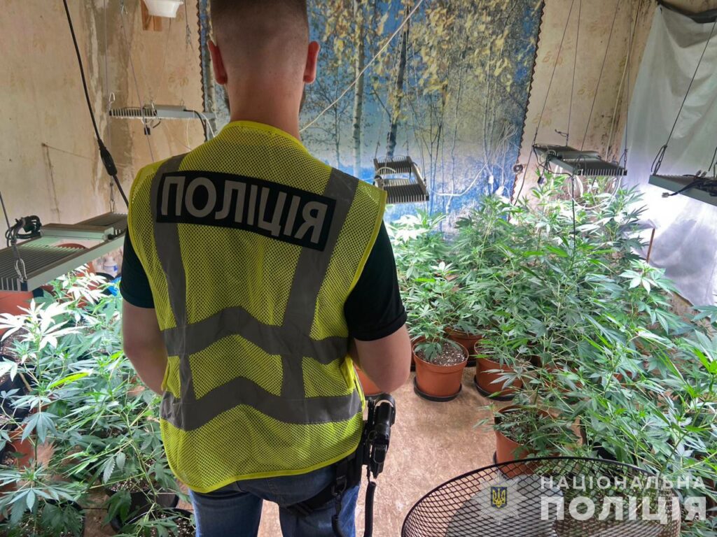 На Запоріжжі у групи наркоділків поліцейські вилучили «товару» на 300 000 гривень