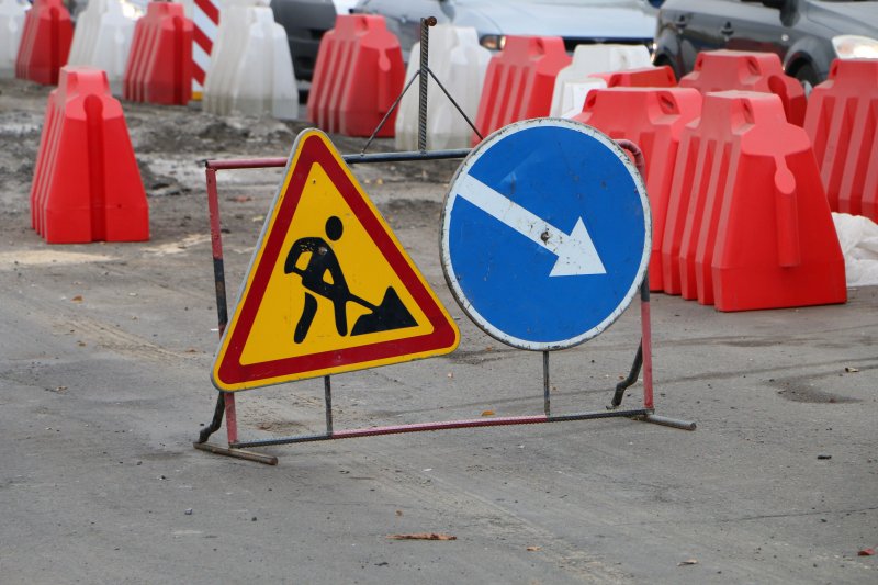 На вихідні у Запоріжжі перекрили рух транспорту по греблі ДніпроГЕС: коли відновлять