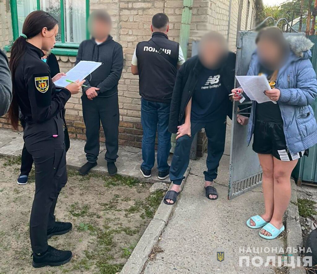 Розміщували в інтернеті фейкові пропозиції секс-послуг: на Запоріжжі викрили шахраїв