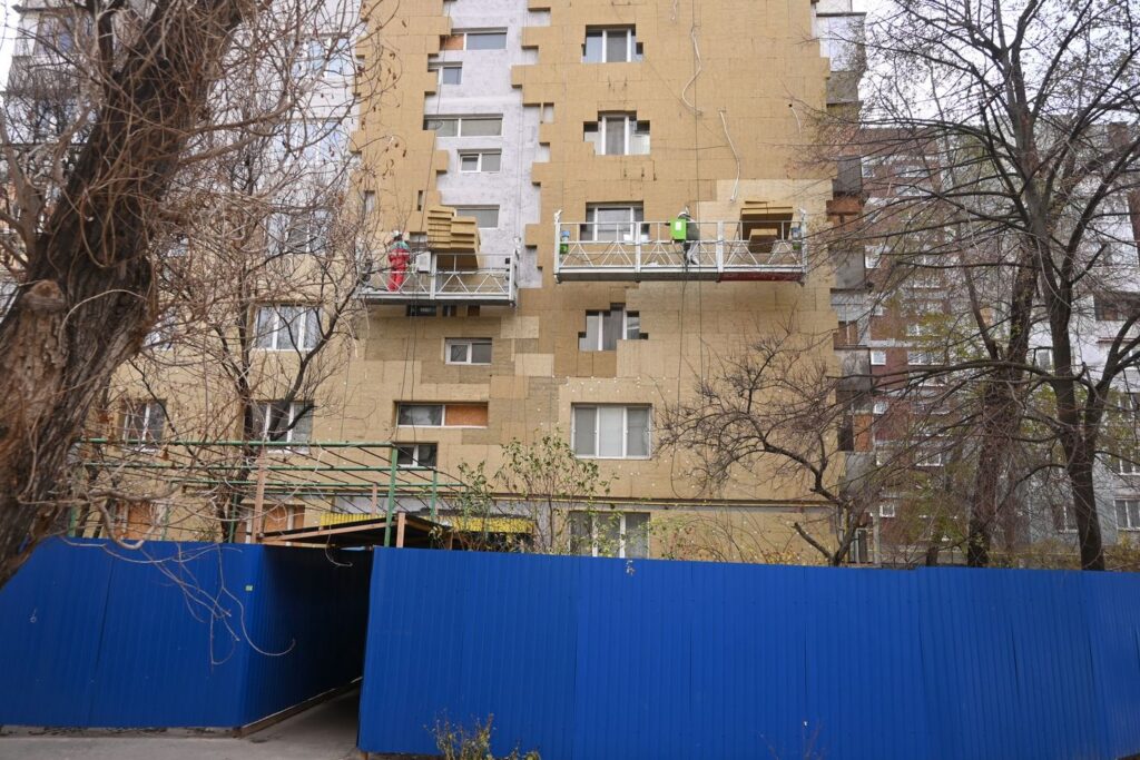 У Запоріжжі відновлено ремонт постраждалої від ворожого обстрілу багатоповерхівки (ФОТО)