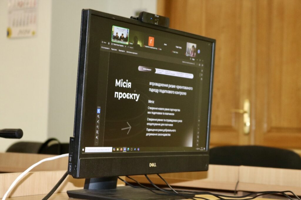 Доброчесним платникам Запорізької області представили особистих податкових помічників