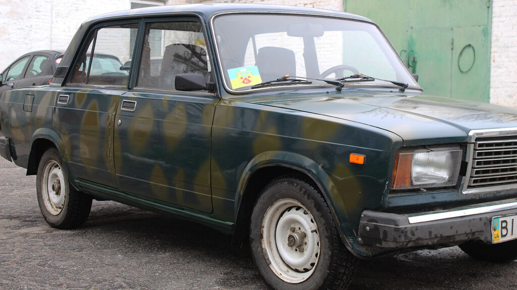 «Будемо їздити на жигулях», — військовий про наслідки нових обмежень в банківських переказах