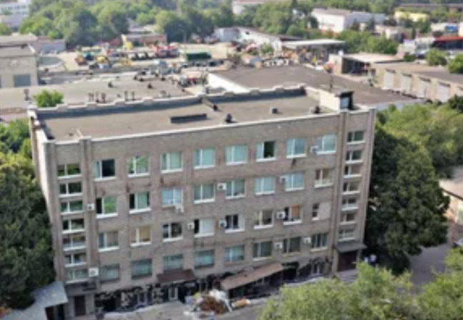 У центрі Запоріжжя виставлено на продаж офісно-торгівельний центр за 33,4 млн грн.: як виглядає (ФОТО)