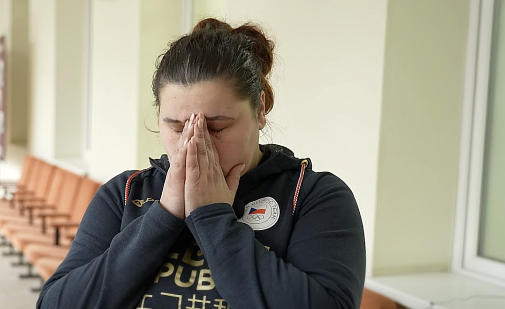 Жінка врятувала дітей і чоловіка з палаючої автівки після обстрілу в Запоріжжі (ФОТО)