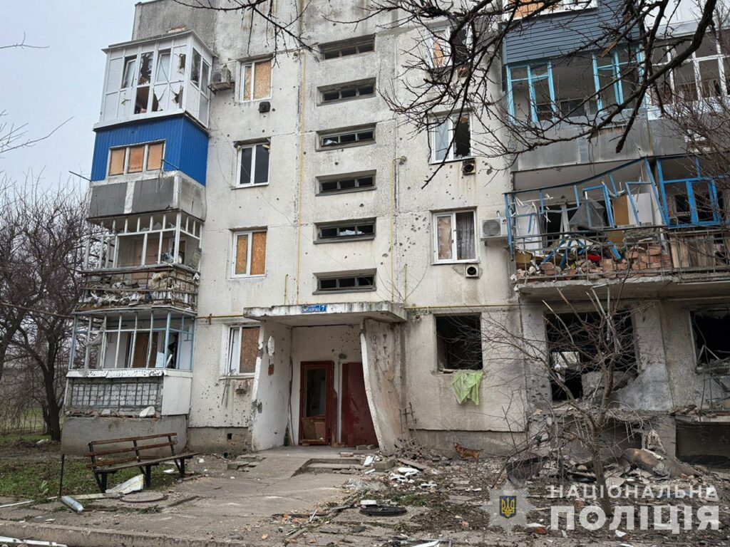 За пів години — 11 ударів КАБами: в поліції розповіли деталі обстрілу Степногірська