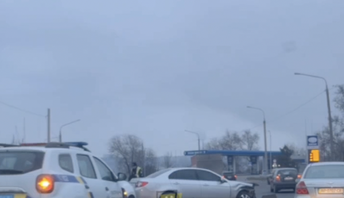 Ранкова аварія в центрі Запоріжжя: рух ускладнено (ВІДЕО)