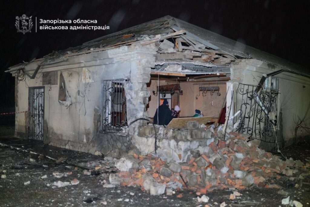 Опубліковані фото наслідків вечірньої атаки БПЛА на Запоріжжя